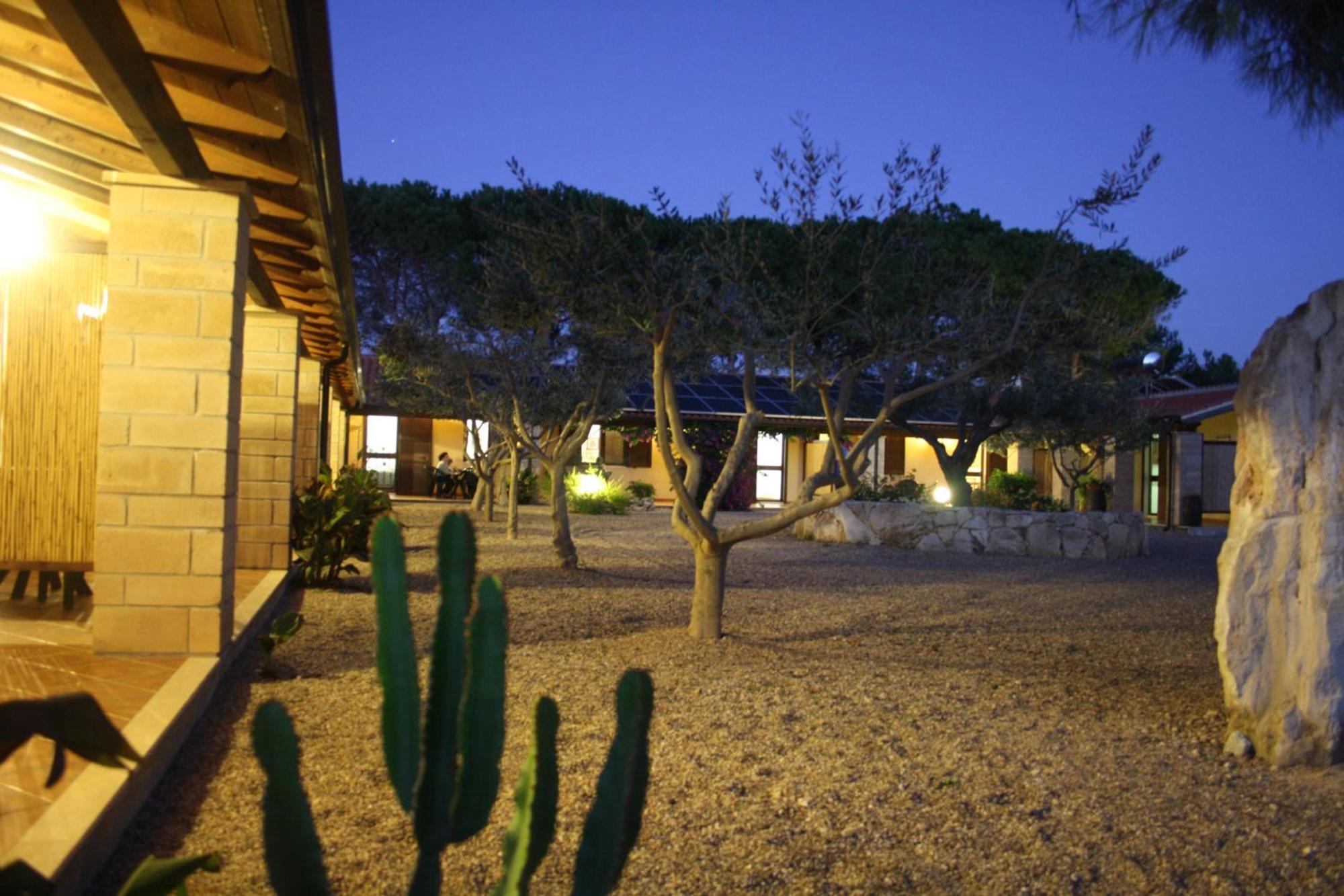 Albergo Residenziale Menhirs Putzu Idu Exterior foto