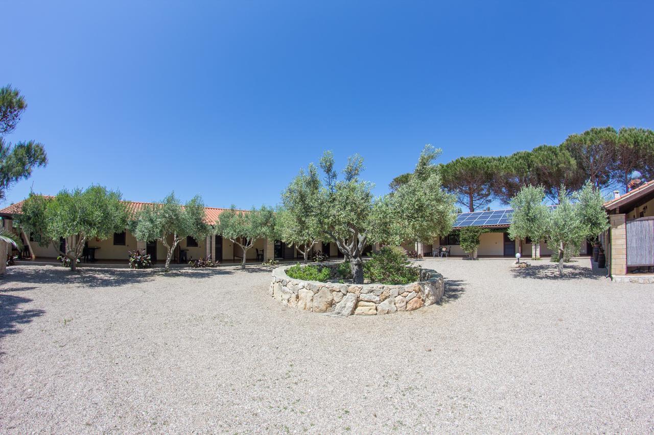 Albergo Residenziale Menhirs Putzu Idu Exterior foto